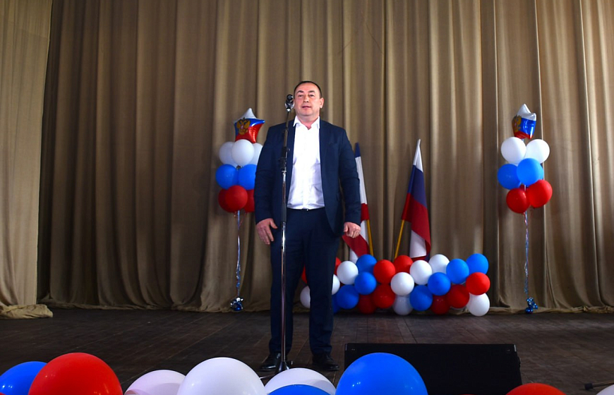Работников Евпаторийского порта поздравили с профессиональным праздником